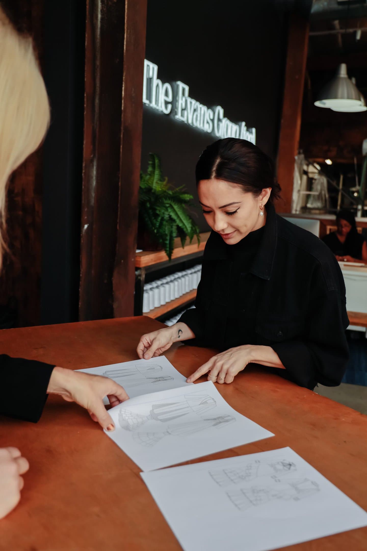New fashion designer getting fashion mentor help from Jennifer Evans